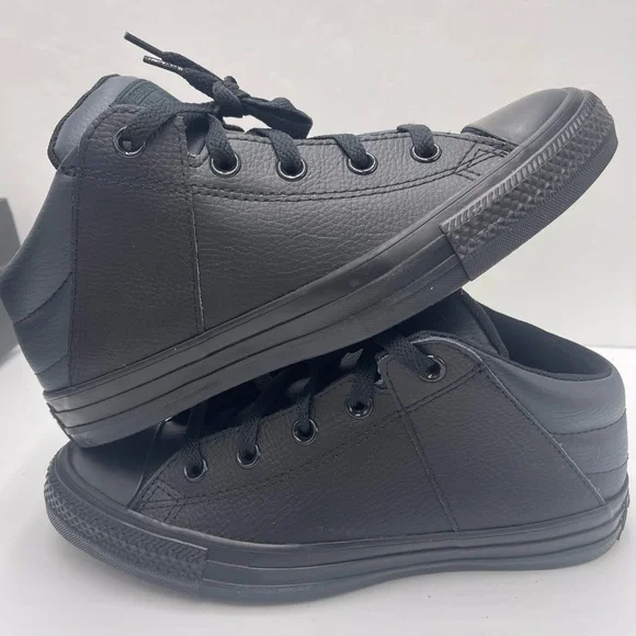Converse WMNS A05102C
CTAS AXEL MID
BLACK/BLACK/BLACK
Sneakers - Picture 15 of 16
